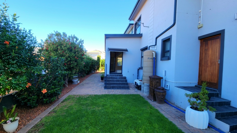 4 Bedroom Property for Sale in Hartenbos Heuwels Western Cape